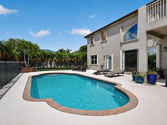 3rd image of 600 SW 167th Way