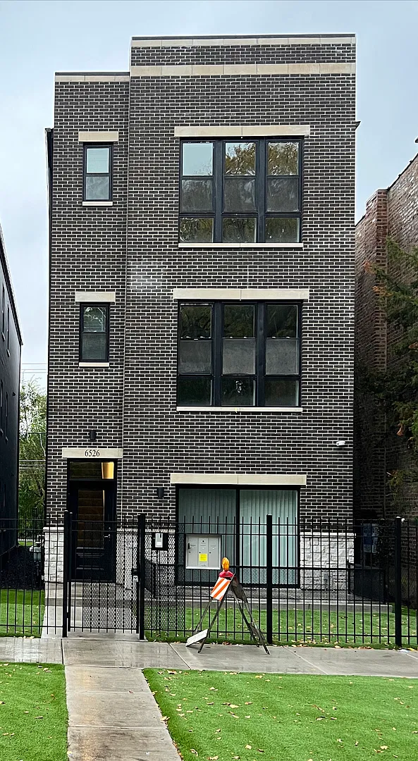 3 bed, 1500 sqft, $2,300 — Photo 1
