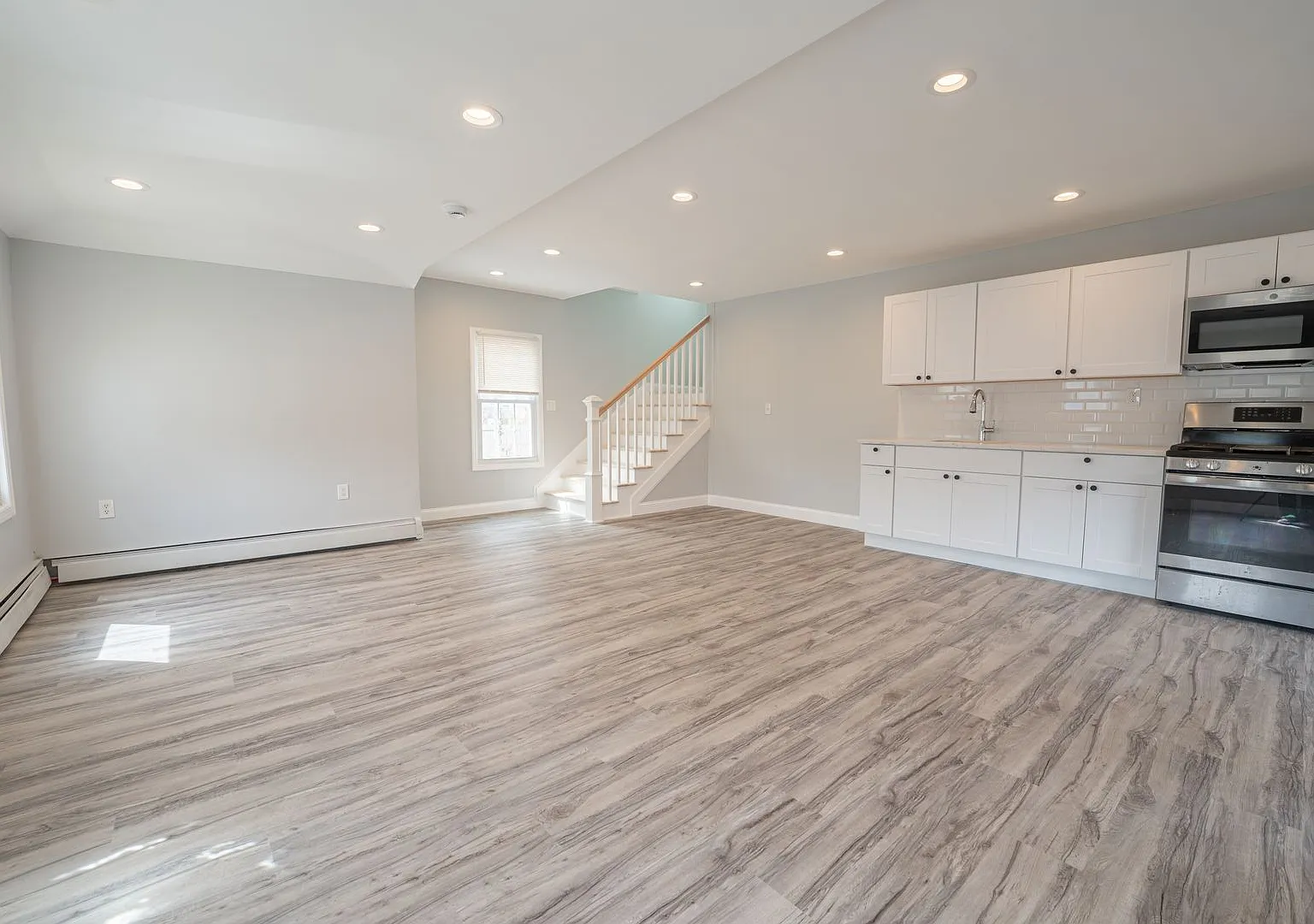 12 Union Ave — Photo 1