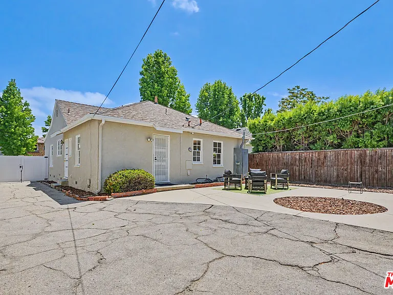 5119 Enfield Ave — Photo 28
