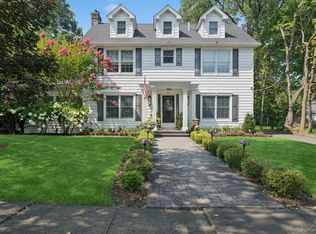 91 Poplar St, Garden City, NY 11530
