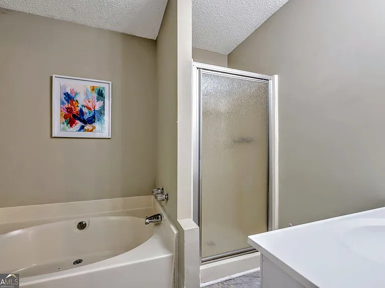 221 Remington Ln — Photo 10