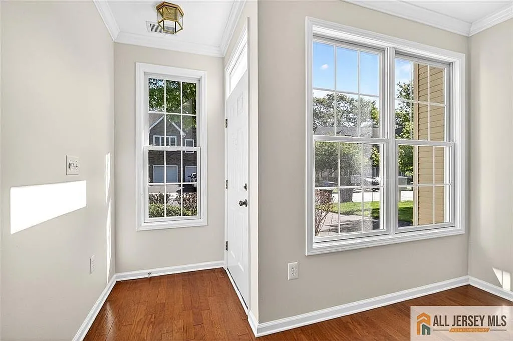3 bed, 2.5 bath, 2212 sqft, $3,850 — Photo 3