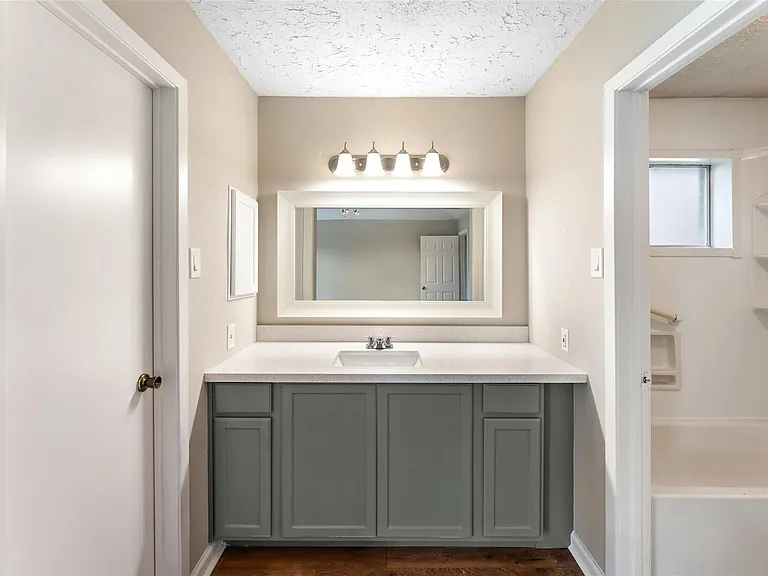 2327 Rittenmore Dr — Photo 12