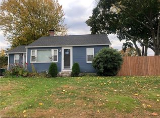 18 Parade Rd, Warwick, RI 02886