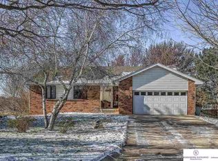 15124 Hillside Ct, Omaha, NE 68154