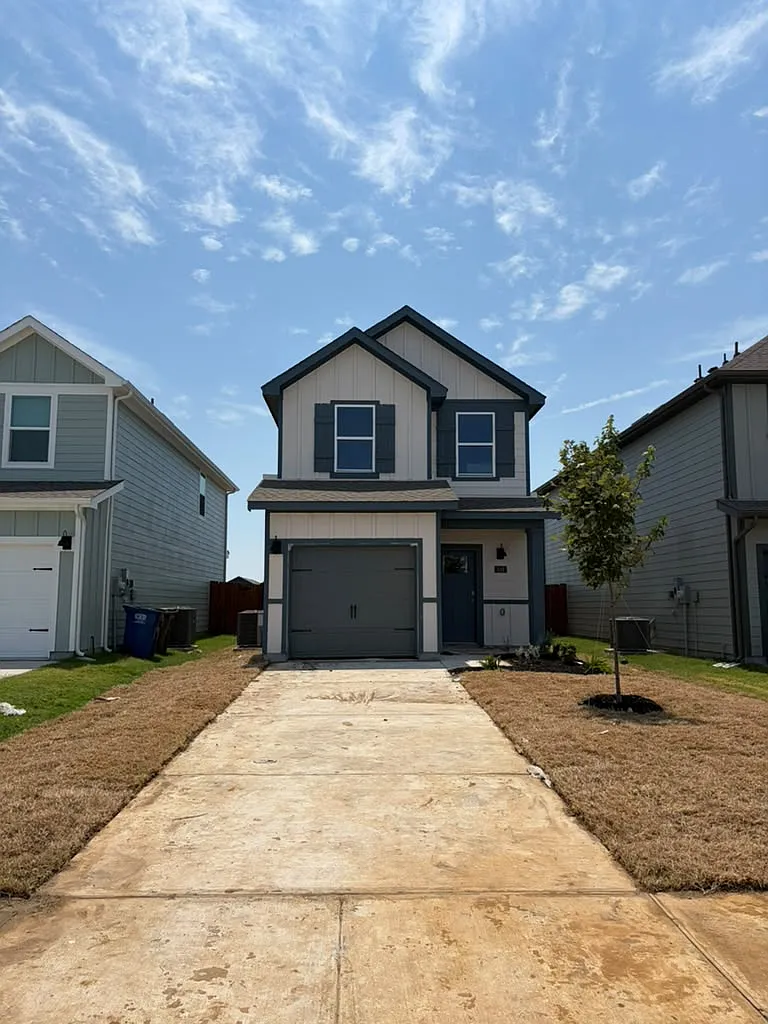 2 bed, 2.5 bath, 1130 sqft, $1,600 — Photo 1