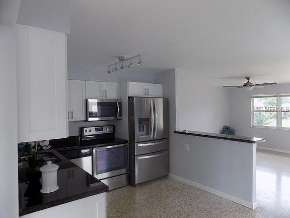 4th image of 171 Laurie Dr