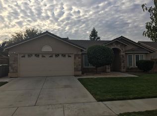861 S McKenna Ave, Kerman, CA 93630