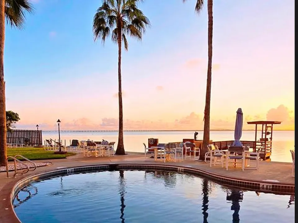 3113 Laguna Blvd #218