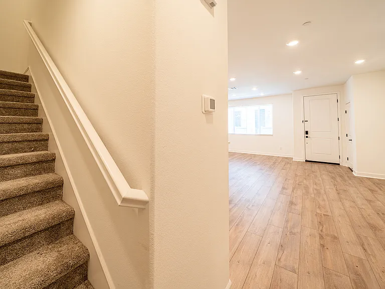 828 Mateo St #4 — Photo 8