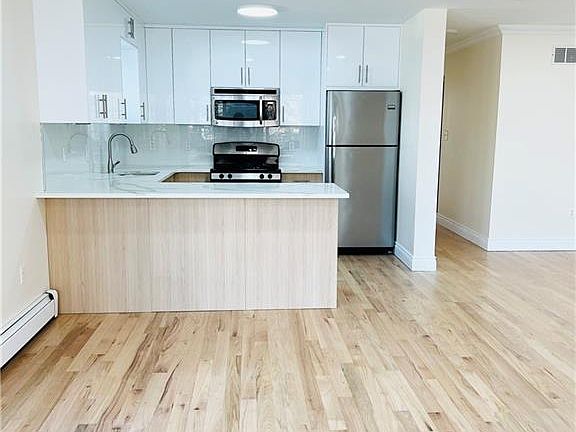 2nd image of 3194 Avenue V #B