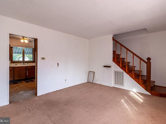 3rd image of 516 Elm Dr