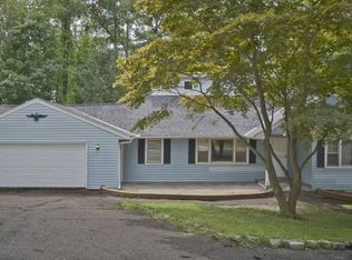 105 Lindy Dr, West Milford, NJ