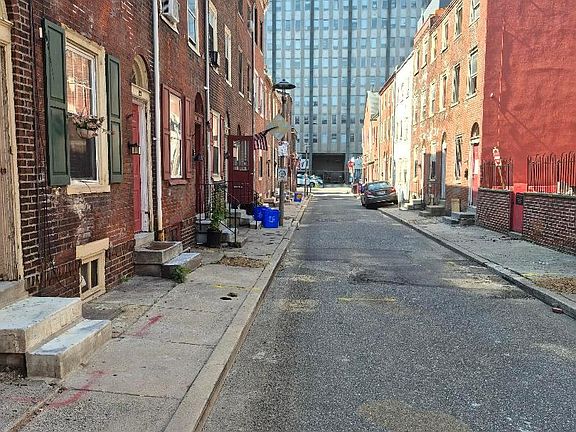 5th image of 129 N Mole St