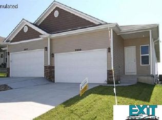 8660 Regent Dr, Lincoln, NE 68507