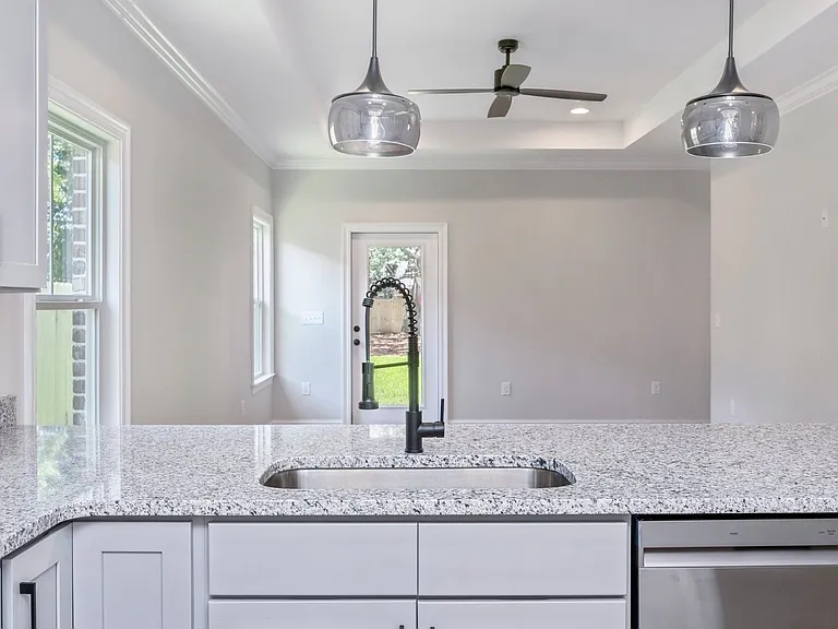 1404 Hickory St — Photo 13
