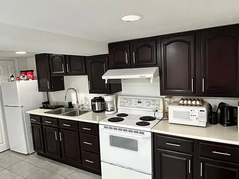 8 Runnymede Rd #LOWER — Photo 4