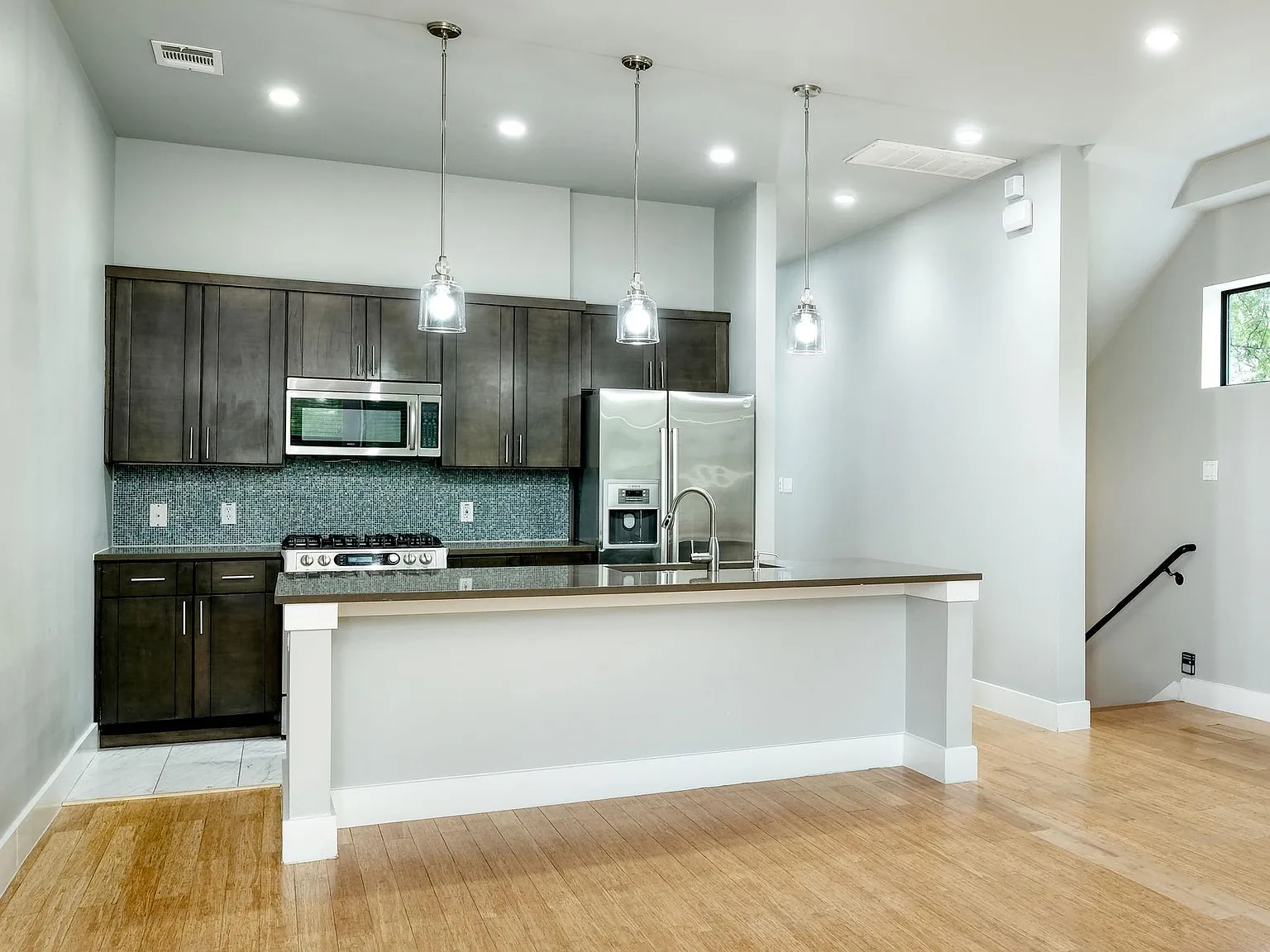 2 bed, 2.5 bath, 1570 sqft, $3,295 — Photo 2