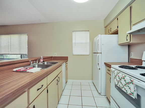 3rd image of 2408 Fox Hollow Dr #2408
