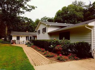 8720 Ranch Dr, Chesterland, OH 44026