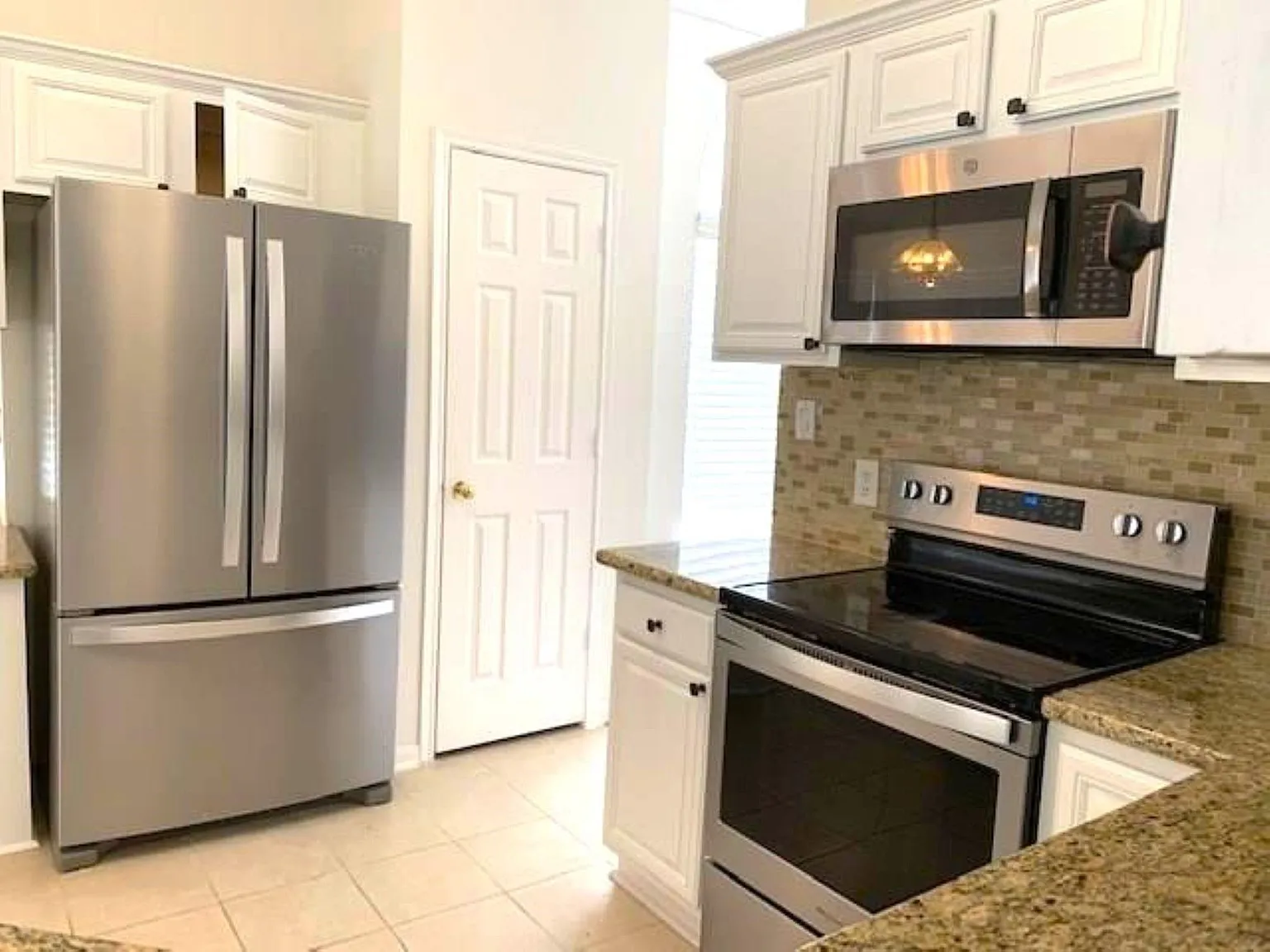 3 bed, 2.0 bath, 1632 sqft, $2,200 — Photo 4