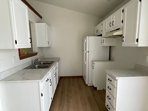 2nd image of 2700 Plaza Ln #2702