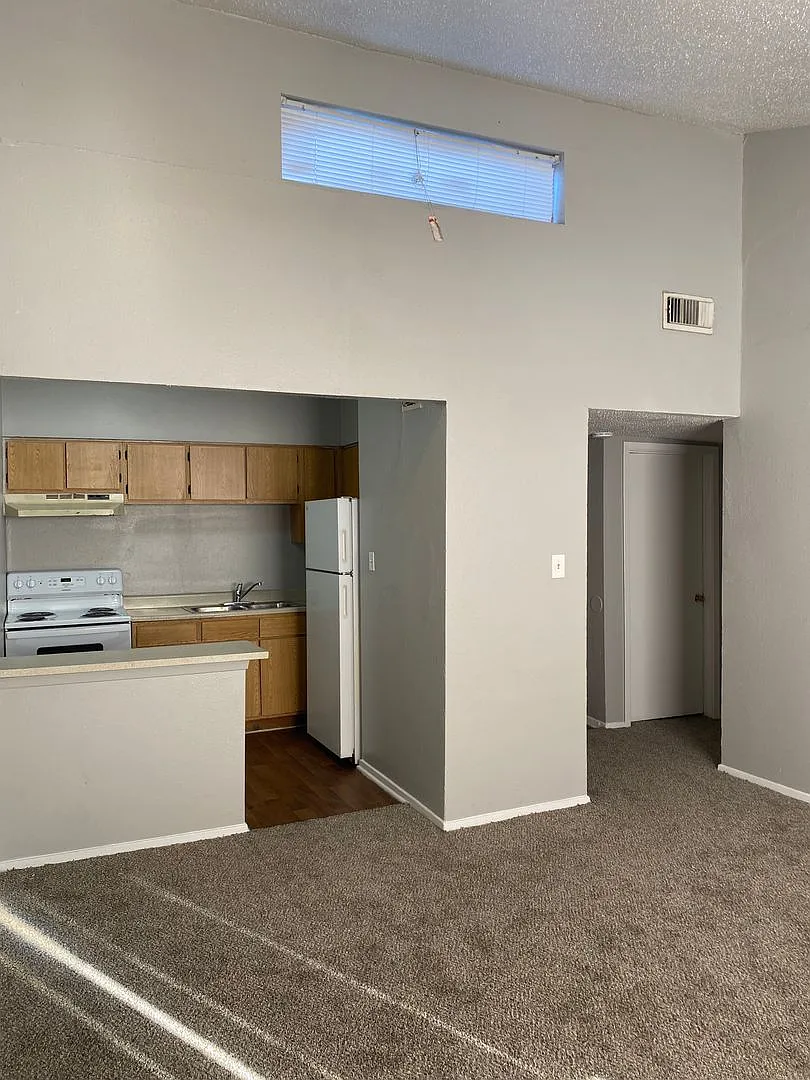 Building Photo - Brightway Manor
