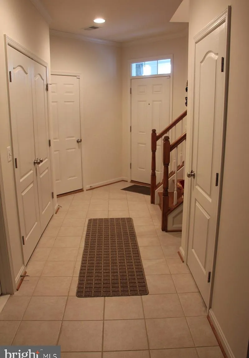 3 bed, 3.5 bath, 2884 sqft, $3,750 — Photo 3