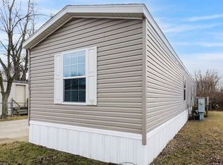 513 Highland Dr, Bloomington, IL 61704