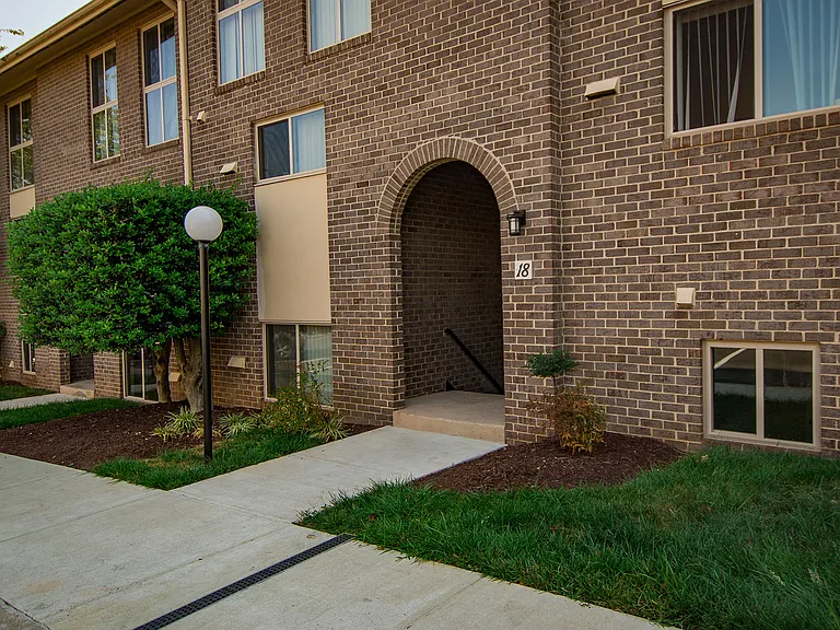 Maplewood Villas Apartments Building Exterior 94