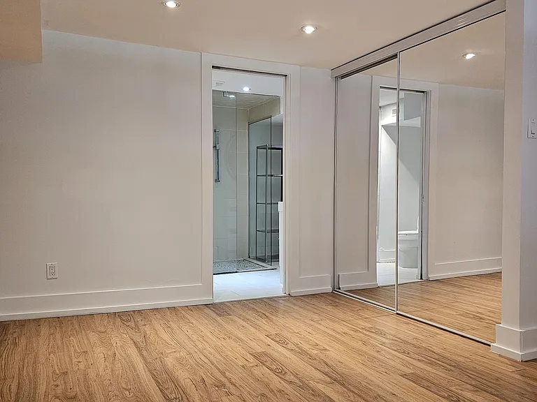 222 Patricia Ave #BASEMENT — Photo 10