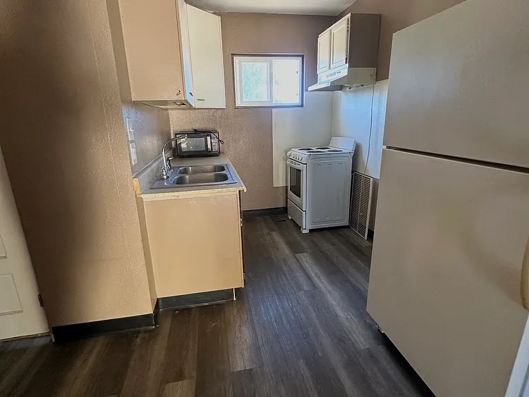 221 S Main Ave #2 — Photo 5