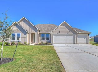 301 Davis Mountain Dr, Lockhart, TX 78644
