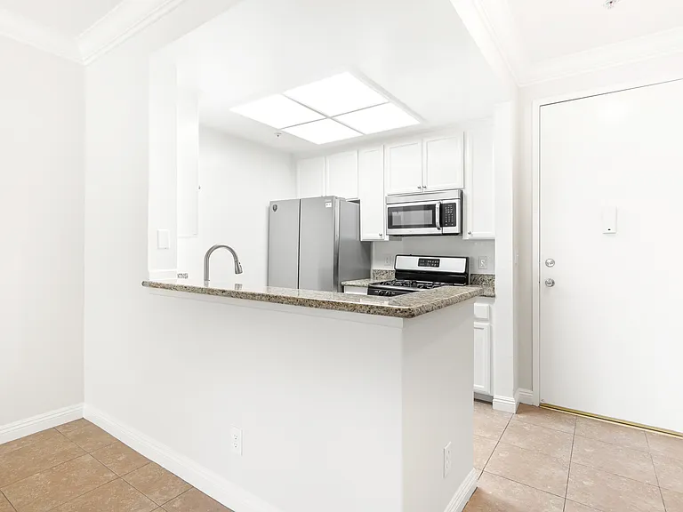 4560 Coldwater Canyon Ave #105 — Photo 7