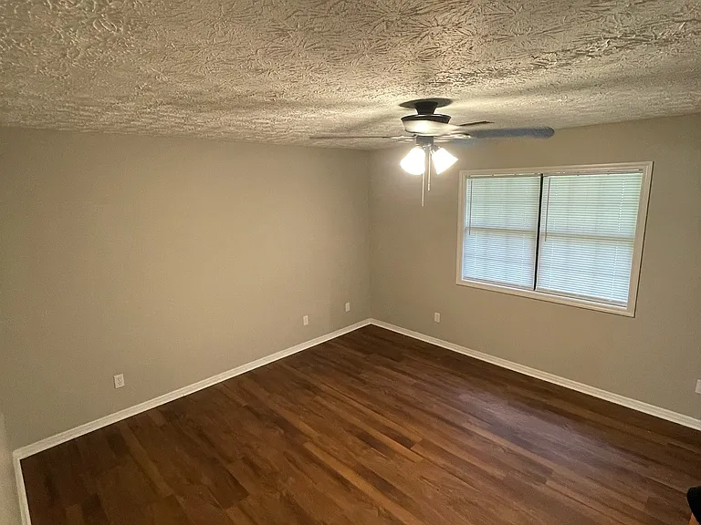119 Lambert Dr — Photo 5