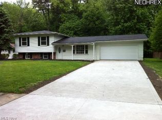 6522 Cyprus Dr, North Olmsted, OH 44070