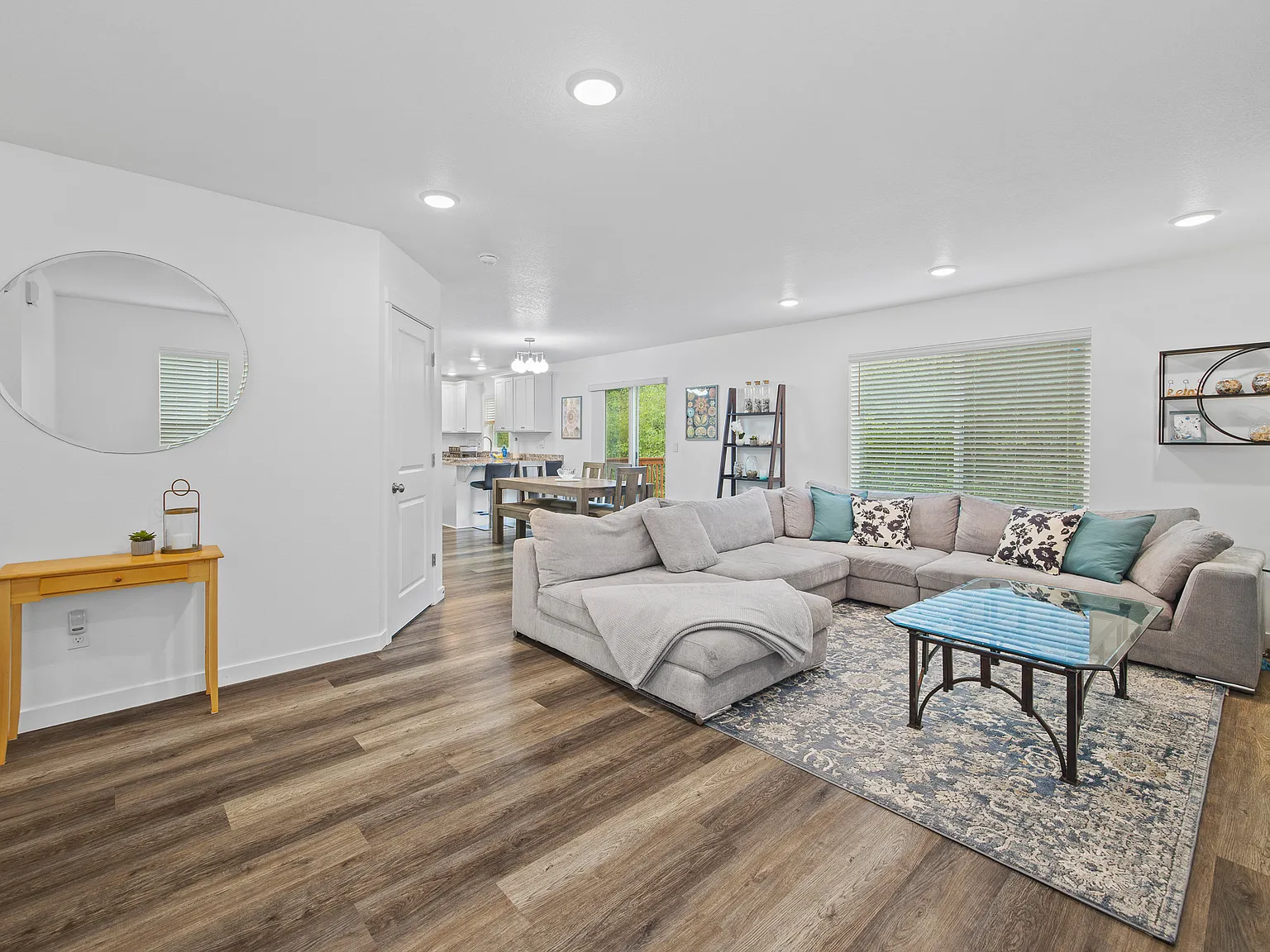 2 bed, $3,400 — Photo 3
