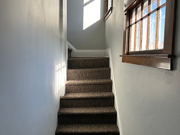 2nd image of 10 Fairlawn St #2