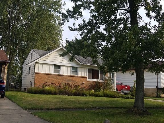3rd image of 844 Hollywood Dr