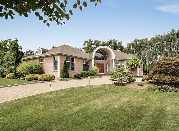 3rd image of 11 King Arthur Ct