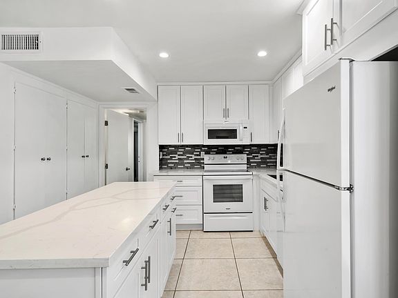 5th image of 23401 Park Sorrento Unit 39