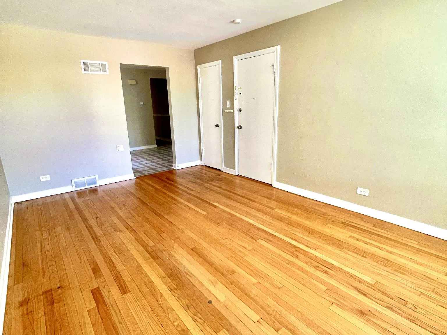 9126 Keating Ave — Photo 3