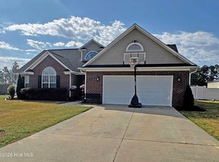 175 Sandspur Ct, Raeford, NC 28376
