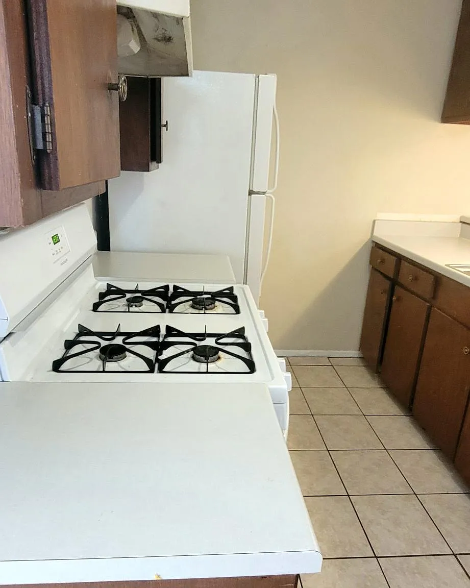 2 bed, 900 sqft, $1,300 — Photo 4