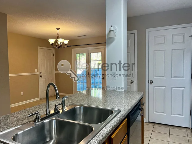 3721 Connelly Ln — Photo 5