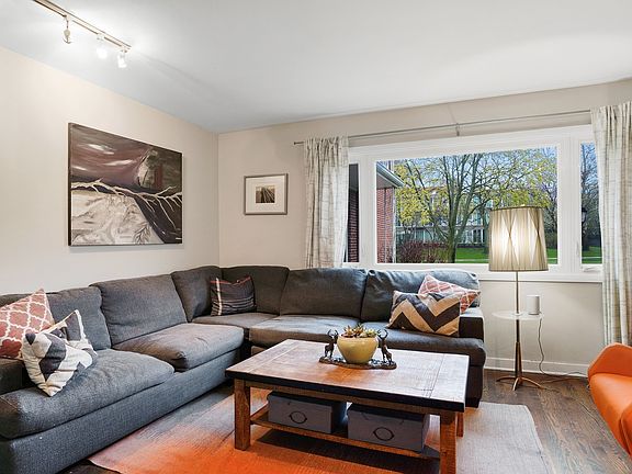 5th image of 2519 Crawford Ave