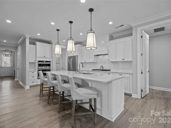 578 Lincoln Quarters Ln, Tega Cay, SC 29708