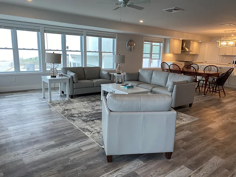 1019 Fairfield Beach Rd — Photo 3
