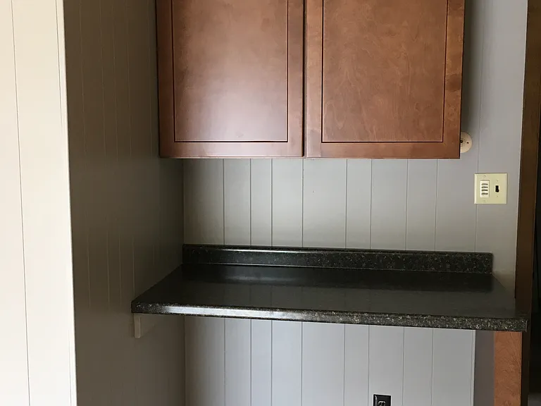 1537 W 10th St #4 — Photo 6
